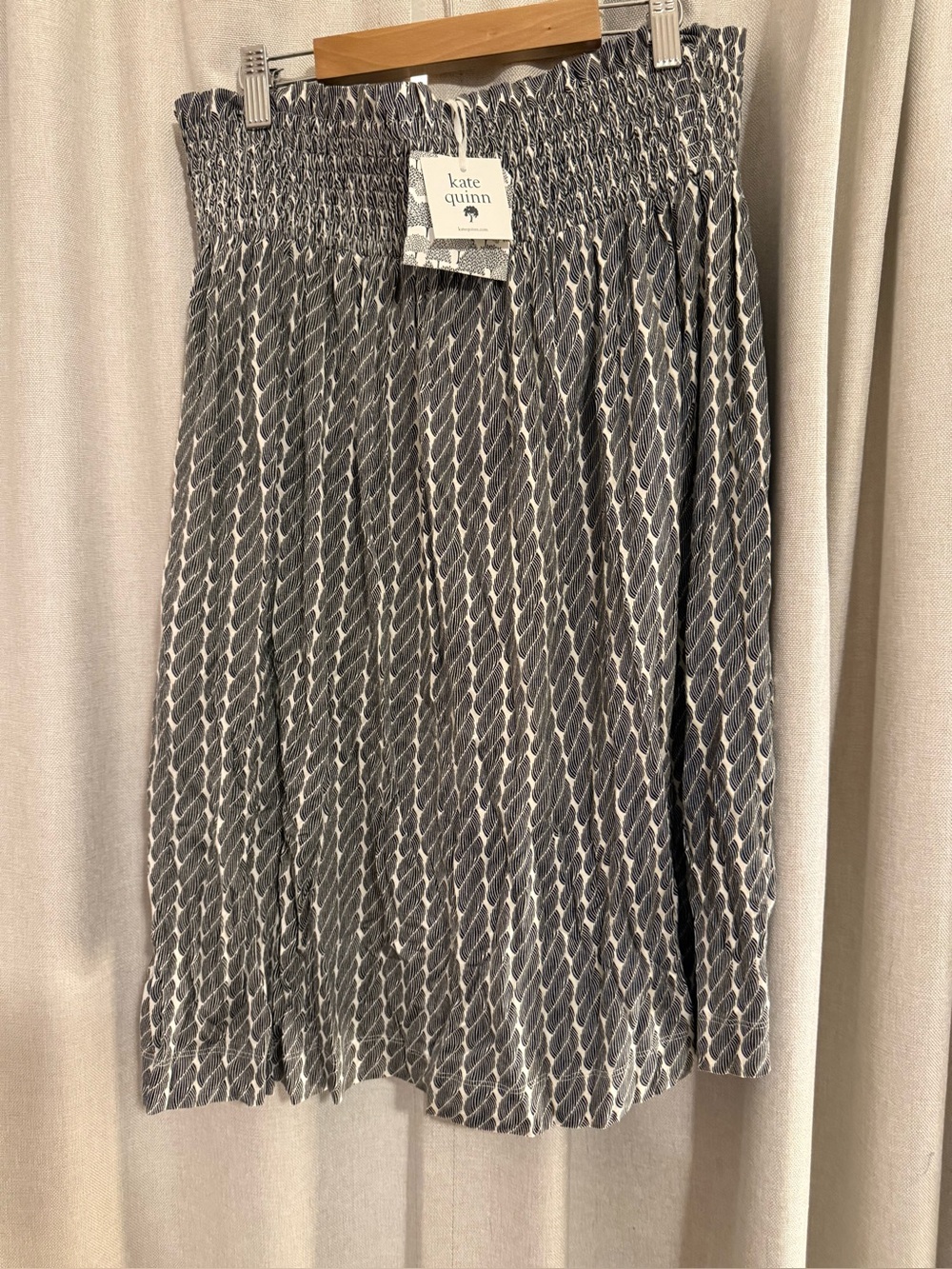 New kate quinn Black & White Smocked Waist Knit Midi Skirt M Rope Print